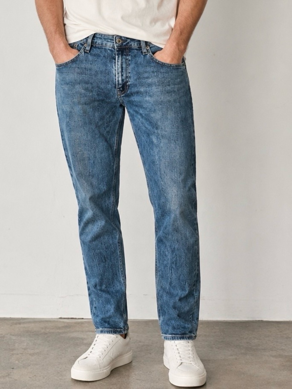 Scotch & Soda Men’s Washed Blue Straight Jeans. BB26